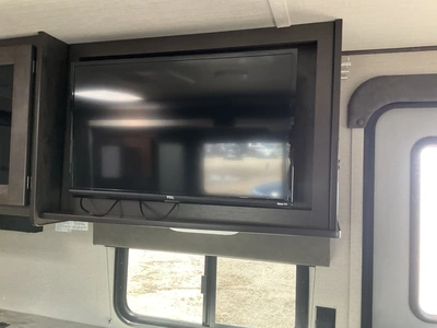 USED 2022 TRANSCEND 245RL