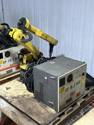Used 2013 FANUC ARC MATE 100IC/6L Robots Michigan US | Aucto #1332225