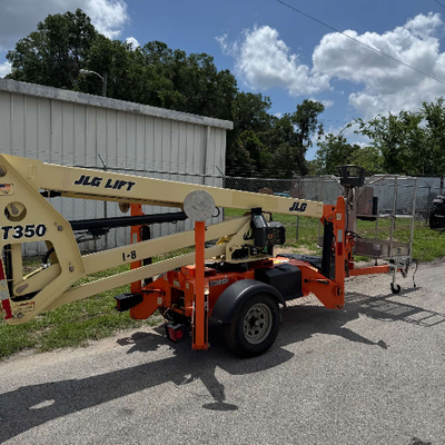 USED 2017 JLG T350