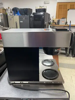 New | in-Stock Bunn Used Bunn 13300.0013 VP17-3 Low Profile Pourover Coffee Brewer Machine with 3 Warmers 120V Coffee Equipment Illinois US | Falcon Restaurant Supply #1375858