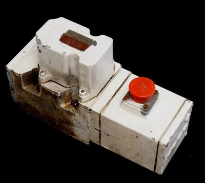 PARTS ONLY MOOG MODEL: J661-040A SERVO VALVE J661040A
