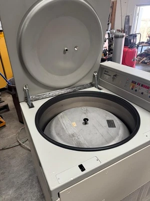 Baxter Cryofuge 6000 Laboratory Centrifuge Heraeus Scientific Refridgerated Lab