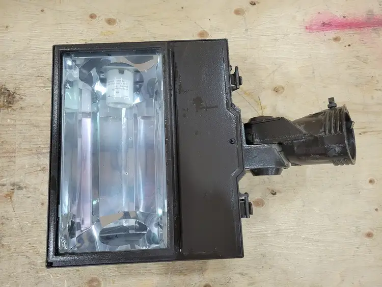 Used COOPER CS408 Lighting British Columbia CA | Lenmark #254242