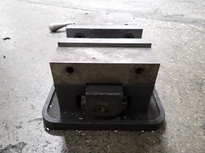 USED KURT MANUFACTURING D67511