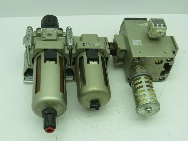 SMC AV500-N06-5DZ Valve 24VDC W/AFM40-N06D-Z Valve 150 PSI W/AW40-N06-Z 125 PSI