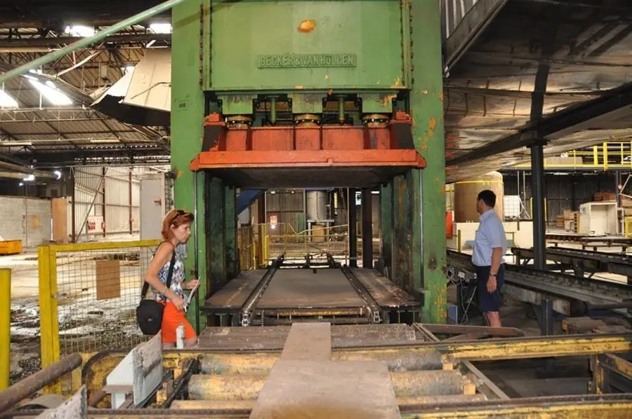 USED BECKER PANEL PRESS 650 TON