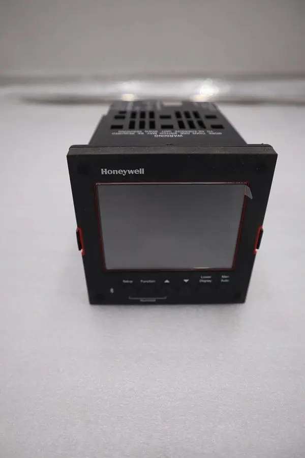 HONEYWELL DC2800C01S02001000 / DC2800-C0-1S0-200-100-00-0 DIGITAL CONTROLLER NEW