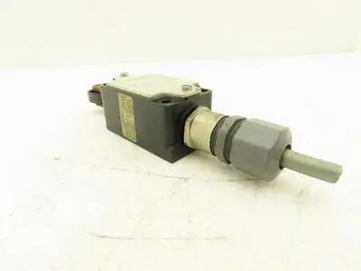 Siemens 3SE2 120-1E Limit Switch Top Plunger Spring Return