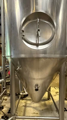 30 BBL (930 Gallon) Unitank Fermenter – Glycol Jacketed & Insulated