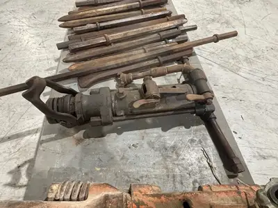 Used Chicago Pneumatic Jack Demolition Hammer & Bit Set Hammers Michigan US | Maverick Industrial Sales #1397886