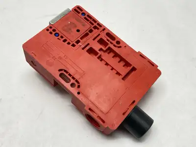 USED ALLEN-BRADLEY SER C SAFETY INTERLOCK SWITCH TLS3-GD2 10A 24V W/ KEY