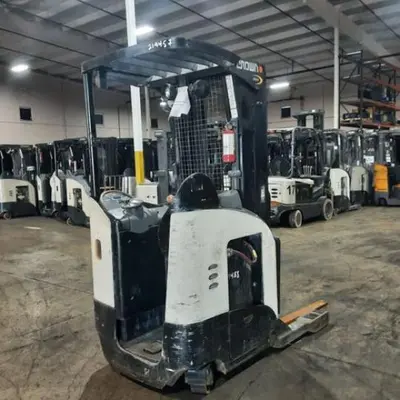 USED 2018 CROWN RR5725-45