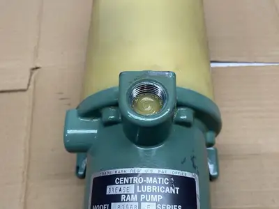 USED LINCOLN SERIES E CENTRO-MATIC GREASE LUBRICANT RAM PUMP, 20-1 RATIO