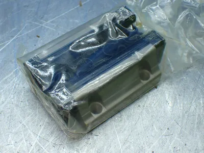 NEW THK SHS25C1SS(GK) BLOCK