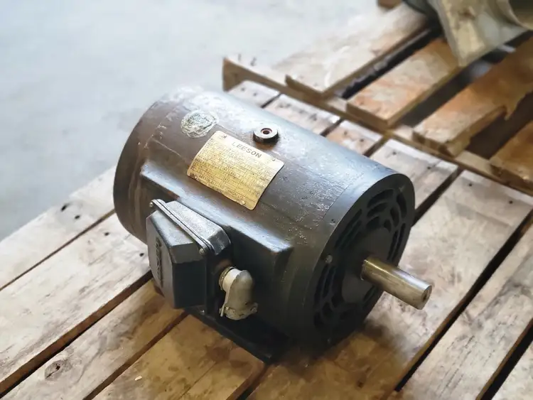 Used LEESON 215T17DB40 Motors (misc) British Columbia CA | Lenmark #246331
