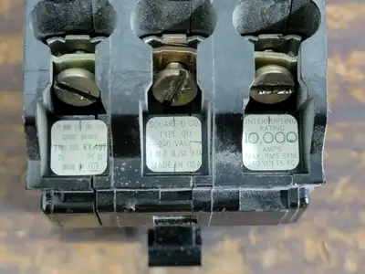 NEW SQUARE D QO315