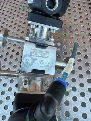 USED 2 BURKERT 2031 A 8.0 00 00 0000 3-WAY PNEUMATIC SOLENOID VALVE