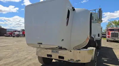 USED 2018 PETERBILT 348