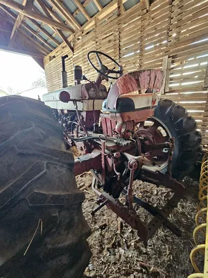 FARMALL 560 Tractor | Iron Listing (6)