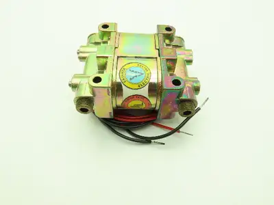 Honeywell Skinner V933DX19 Solenoid Valve 4-Way NC 120V 50 PSI 1/4" NPT