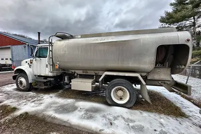 Used 2000 INTERNATIONAL 4900 DT466E Fuel & Lube Trucks Pennsylvania US | Proxy Equipment #1385352
