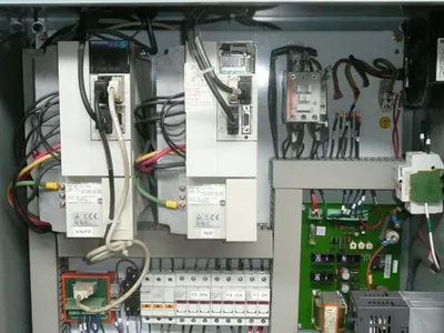 2007 GAMMA 705 Presse à découper hydraulique | Perry Equipment (9)