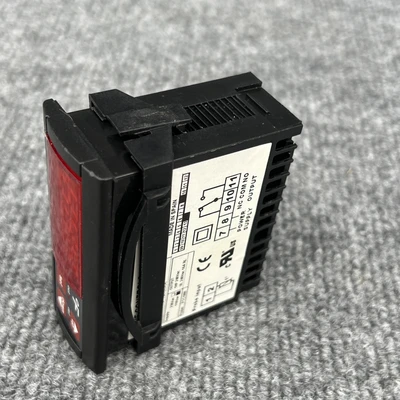 Used Dwyer Instruments TS-13010 Temperature Controls California US | Davliegogo LLC #1705719