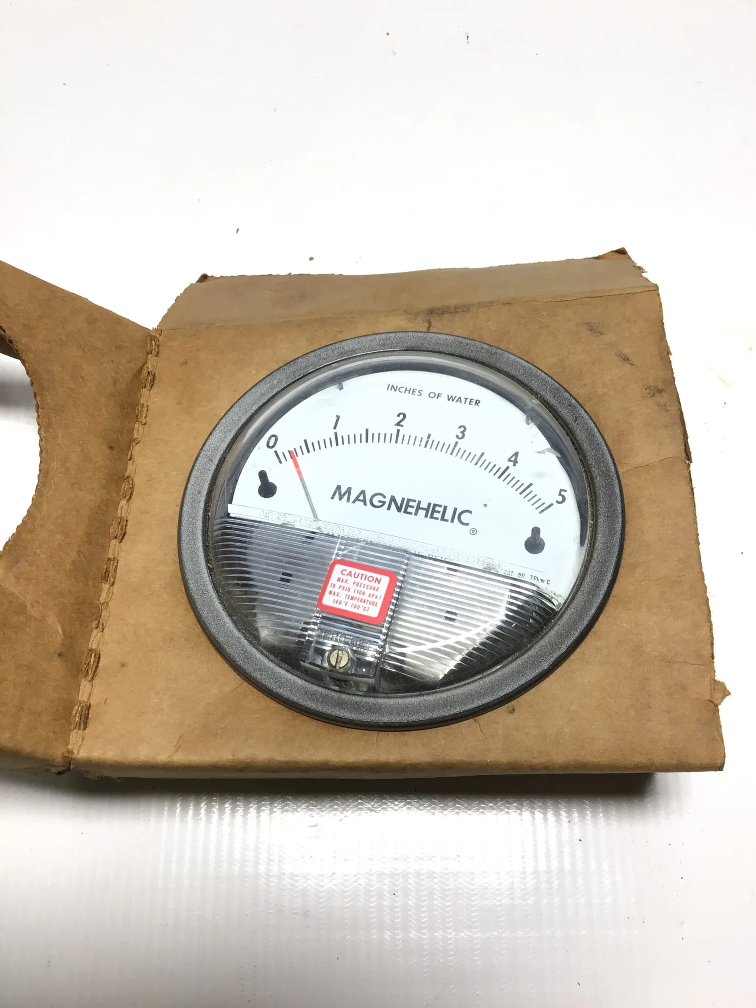 Dwyer Magnehelic Pressure Gauge Max Press 0-15 PSIG (100 kPa)