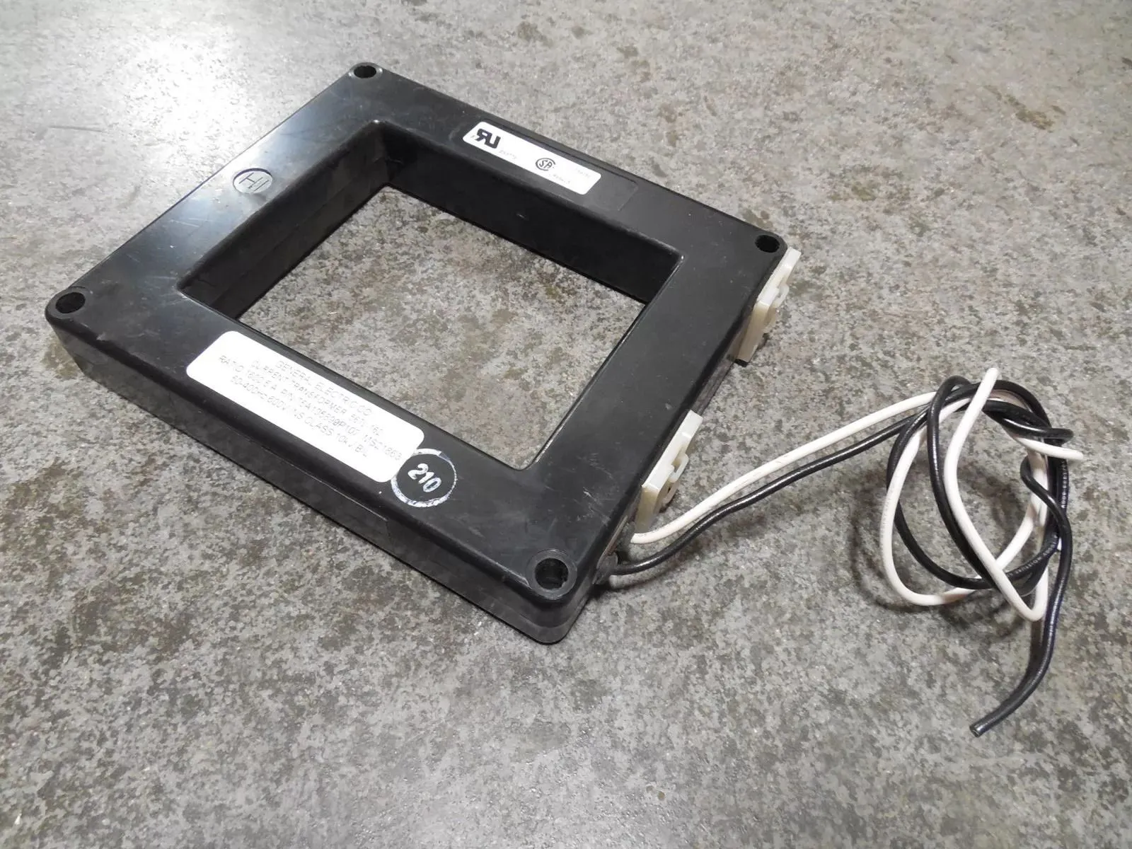 General Electric 567L-162 Current Transformer 1600:5 Ratio 75A105899P107 Used