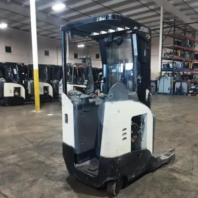 USED 2016 CROWN RR5725-45
