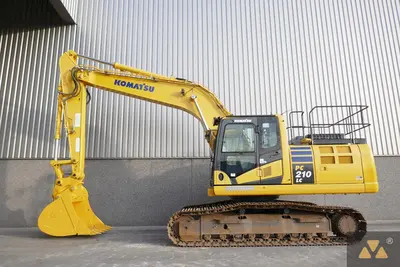USED 2017 Komatsu PC210LC-11