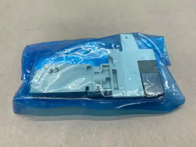 VQC1100N-51 | SMC  Solenoid Valve 5 Port, 2 Position 24VDC 101 PSI MAX - New