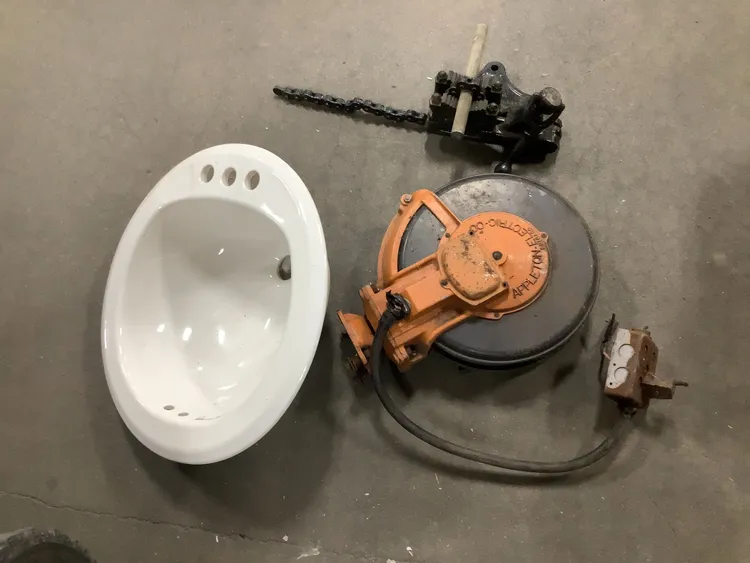 Used _UNKNOWN_ _UNKNOWN_ Sinks Michigan US | Miedema Asset Management Group #1468204