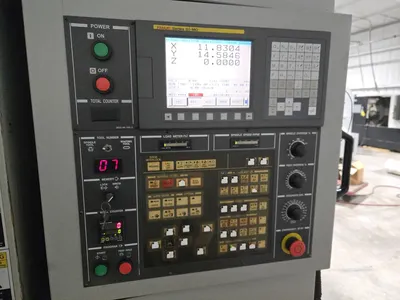 Hyundai HI-V50D VMC w/ 30-Slot ATC, Conveyor, (2) Kurt Vise, Fanuc Oi-MC Controller