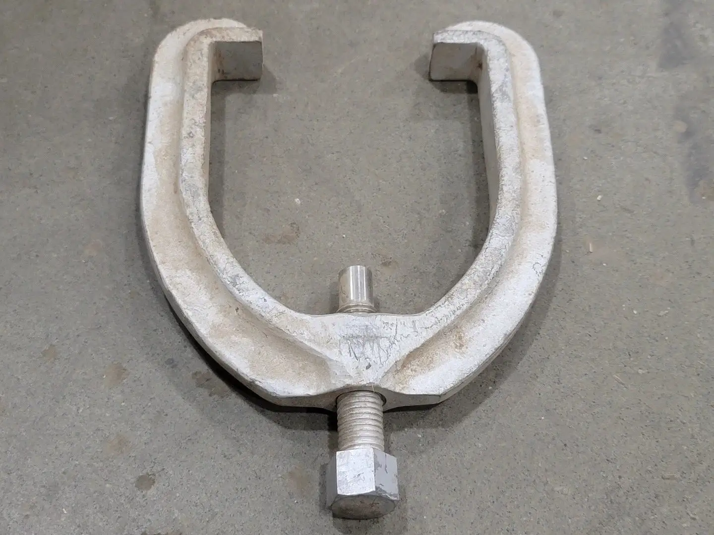 Puller, 6"W x 7"H