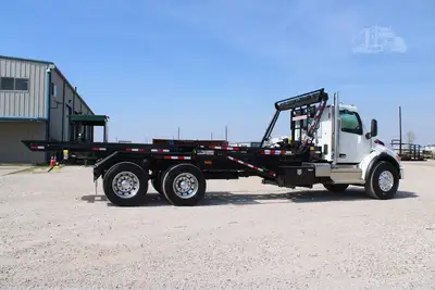 New | in-Stock 2027 PETERBILT 548 Rolloff Trucks Texas US | Roll Off Truck World #1492019