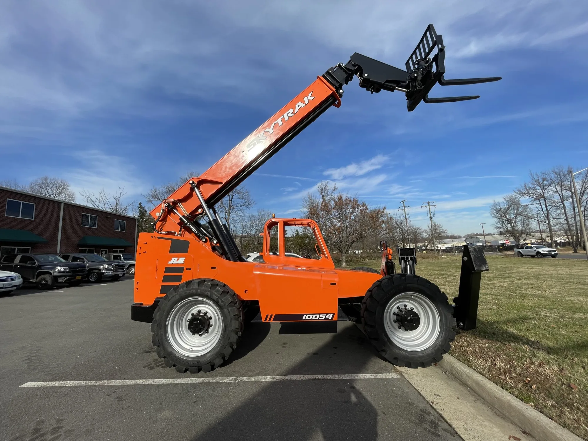 USED 2016 SkyTrak 10054