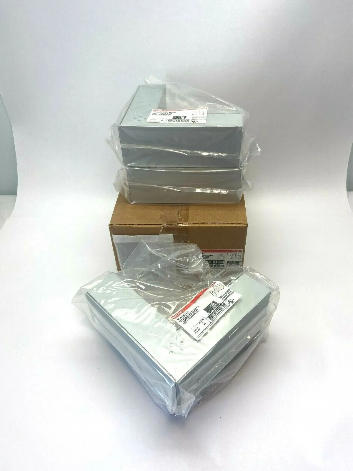 ALA3817N | Wiremold  Isoduct Aluminum Raceway Inverted Internal Elbow BOX OF 4 - New