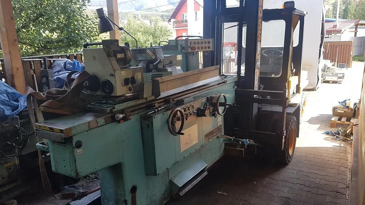 Used 1990 TOS BUAJ 28 Cylindrical Grinders Including Plain & Angle Head CZ | Amaron s.r.o. #1064588