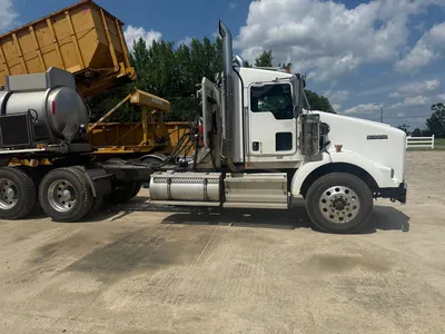 2010 KENWORTH T800 TANDEM AXLE Tractor | American Contractors Equipment Supply (2)