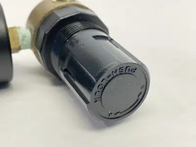 USED WATTS FLUIDAIR PRESSURE REGULATOR 0-125PSIG 1/8" NPT W/ GAUGE