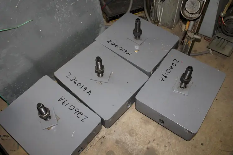 Used VIBRO DYNAMIC 16M2100 Isolation Pads Ohio US | D & D Industries #1411828