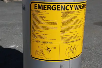 13 Gallon Pressurized Portable Wash Station/ Eyewash