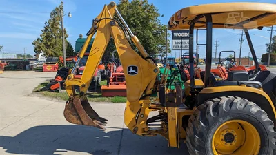 USED 2004 DEERE 110