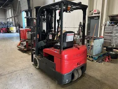Used RAYMOND 4460C30 3-Wheel Sit down Electric Counterbalance Forklifts Illinois US | Somerset Equipment Sales #1546157