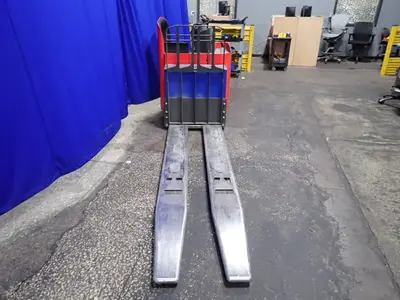 USED RAYMOND 8900