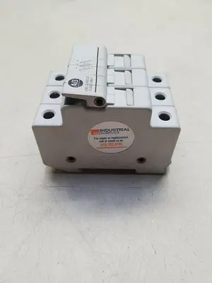 ALLEN BRADLEY 1492-FB3C30 SER A