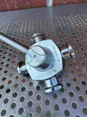 USED GE HEALTHCARE SALVI DN6 796 4-WAY 316 VALVE 18-5757-01 W/ 1.2" SANITARY FITTING