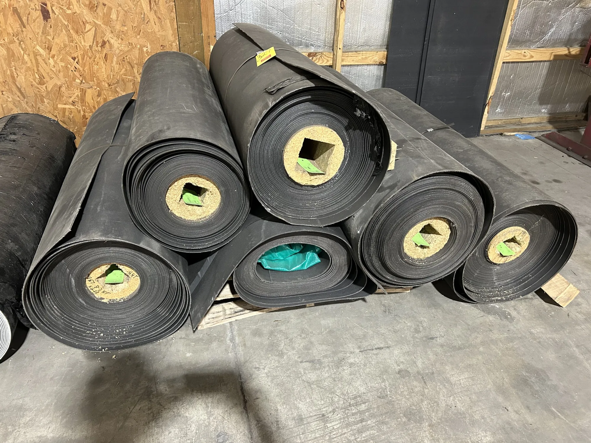 New 6 Rolls 59.5″ Textured Rubber Conveyor Belt 3mm x Approx. 700′