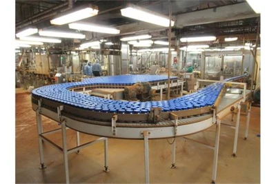 11'L x 7'W x 40"H Conveyor Accumulation Table